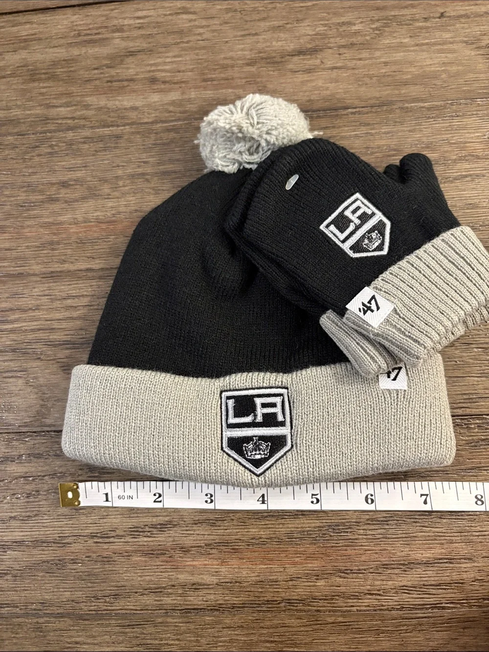 NWT [‘47] LA Kings 👑 NHL Team Knit Beanie Winter Hat & Mittens Set Black, Infant